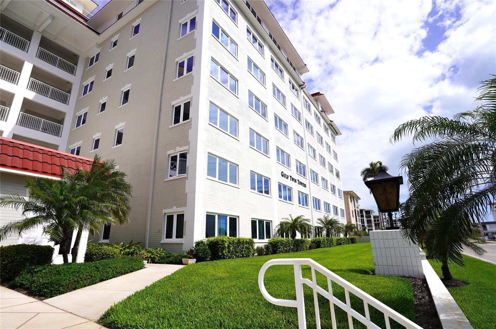 GULF TWIN TOWERS - Residential