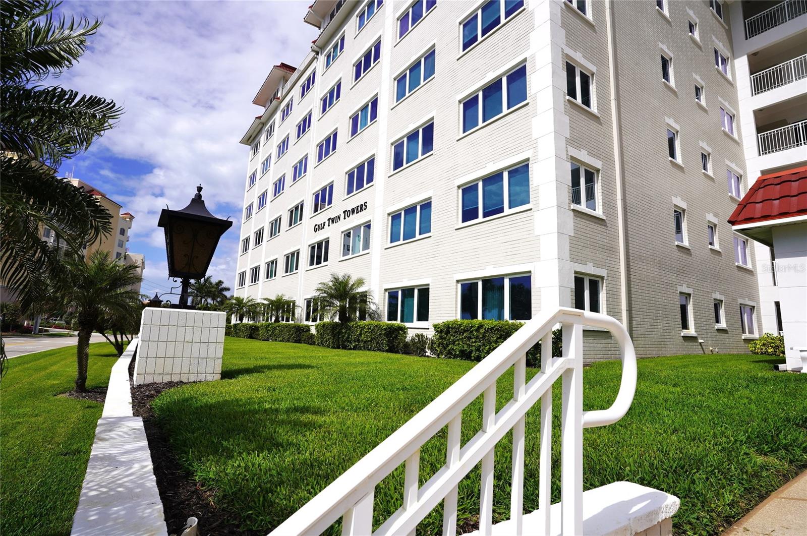 GULF TWIN TOWERS - Residential