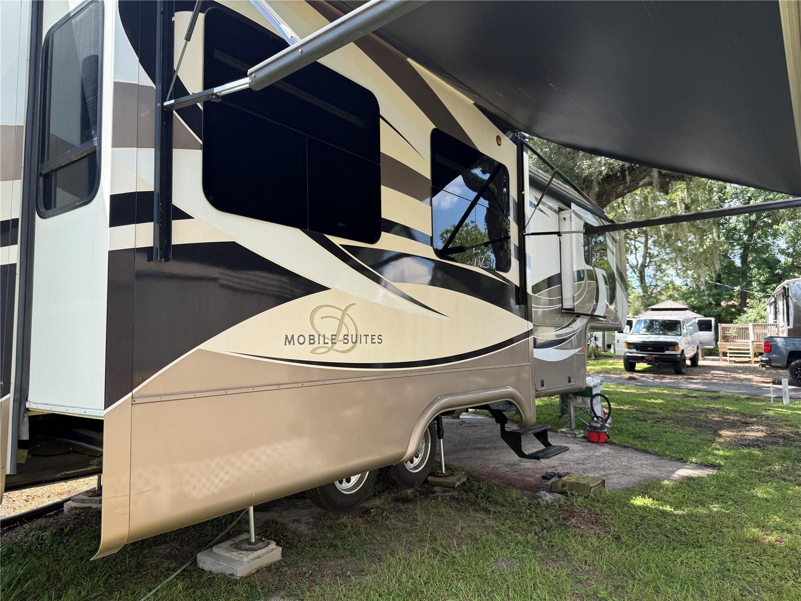 CAMPERS HOLIDAY - Land