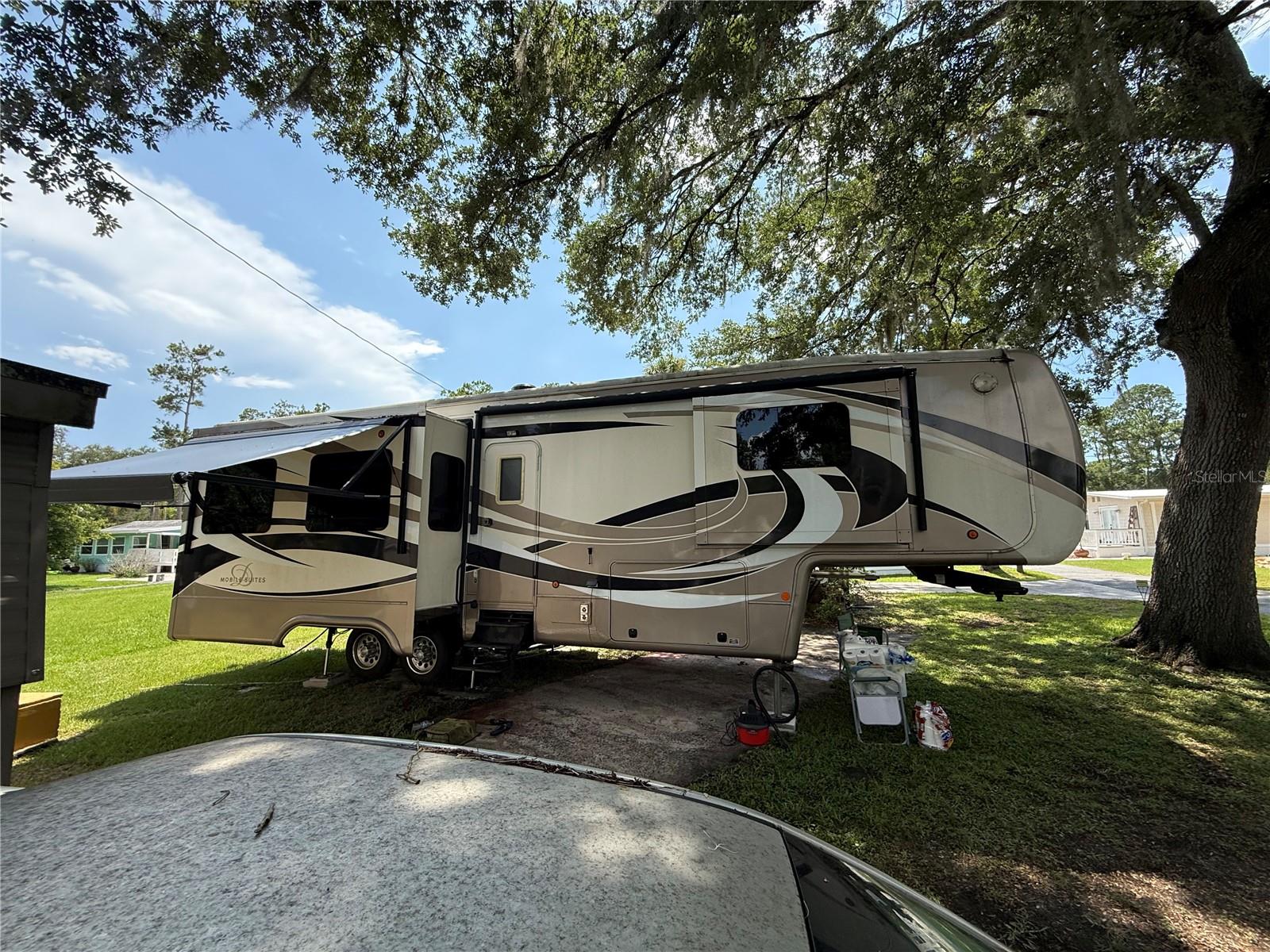 CAMPERS HOLIDAY - Land
