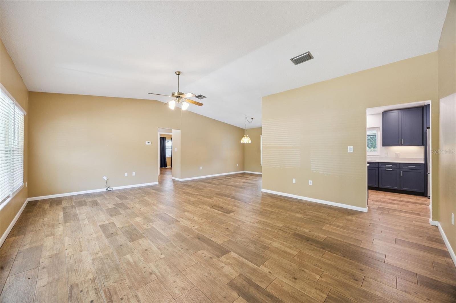 UMATILLA SMITH TURNER BLK - Residential