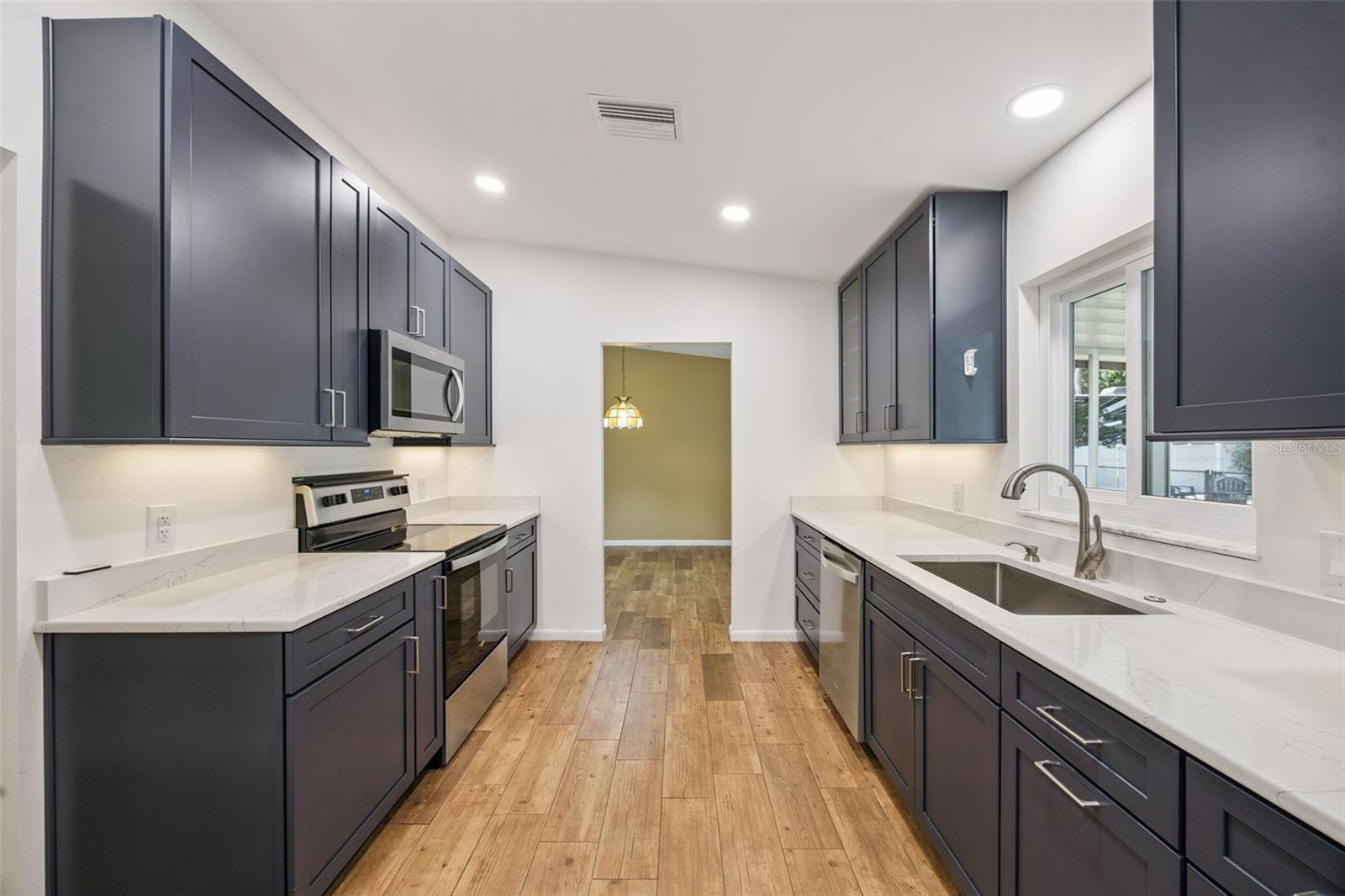 UMATILLA SMITH TURNER BLK - Residential