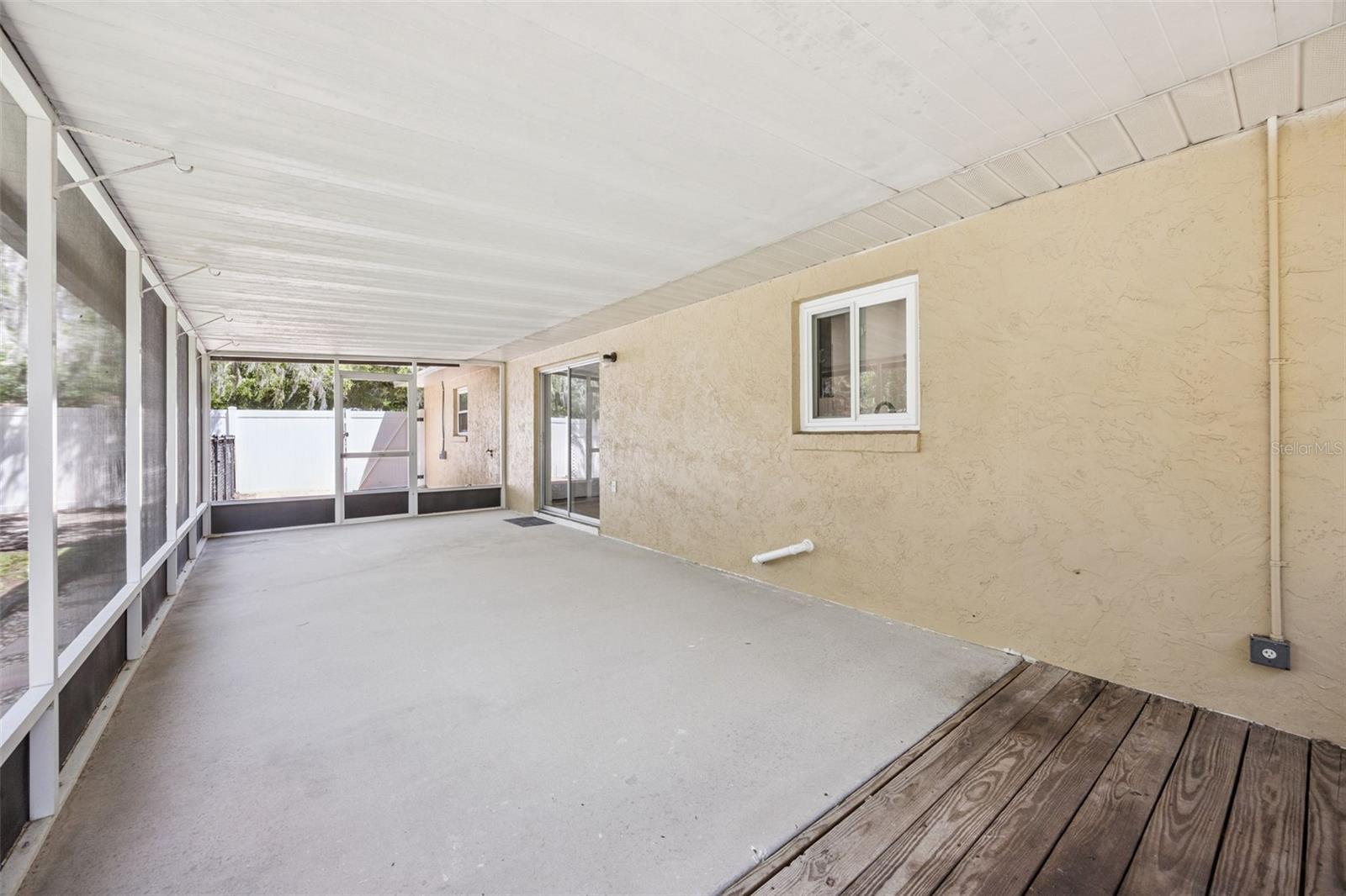 UMATILLA SMITH TURNER BLK - Residential