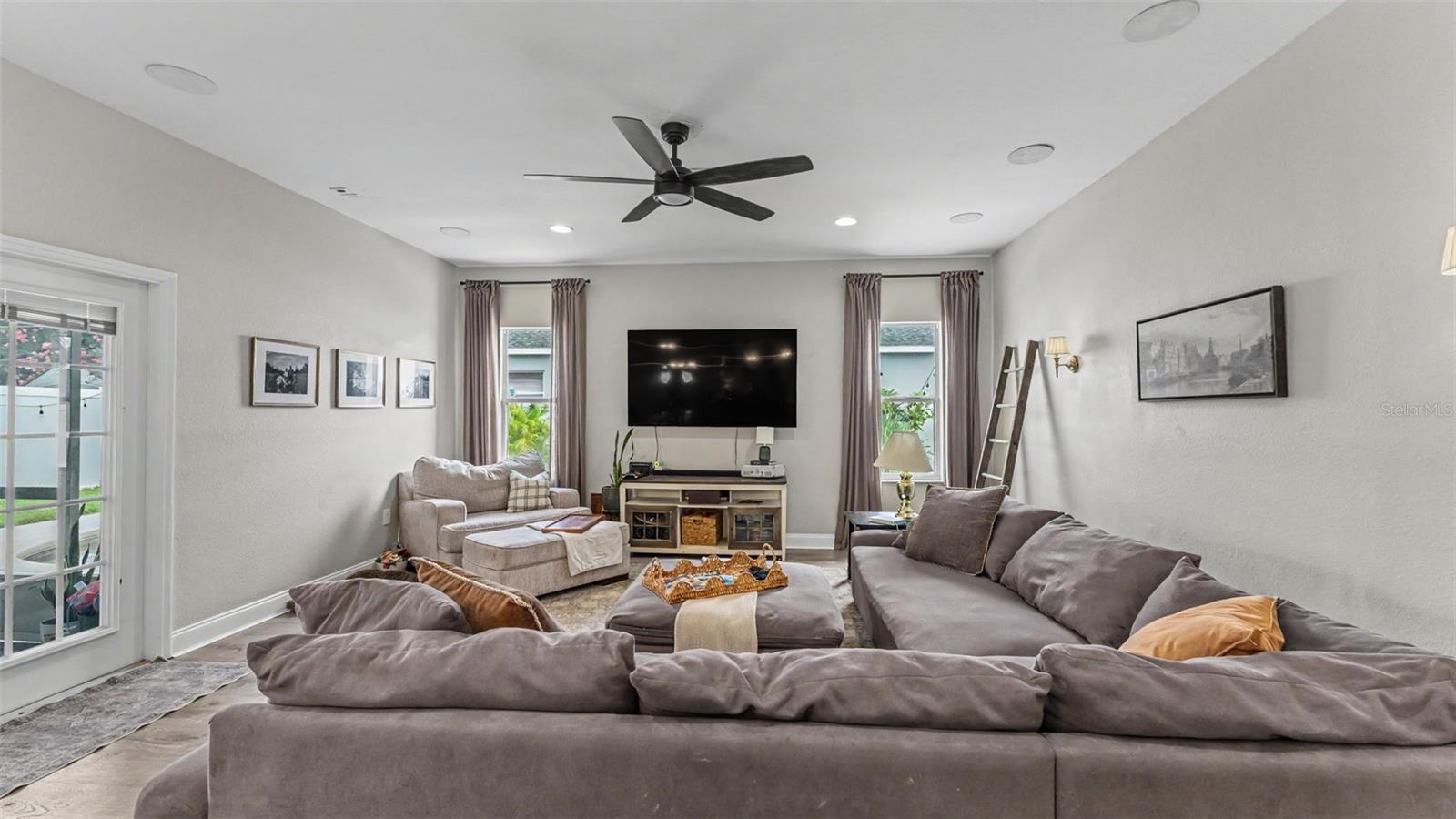 TOWNE PARK ESTATES - Residential
