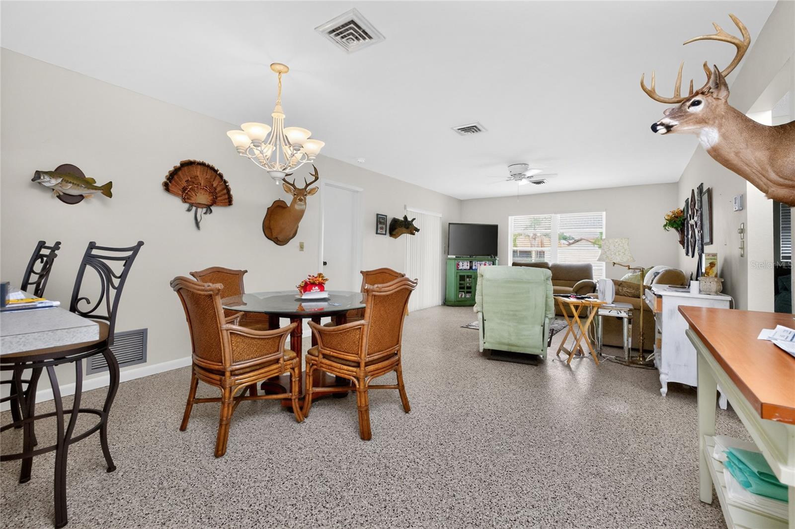 DEER CREEK WOODS - Residential Income