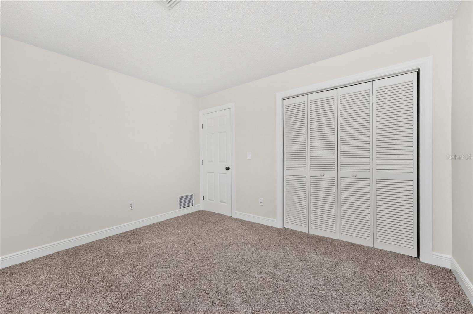 DEER CREEK WOODS - Residential Income