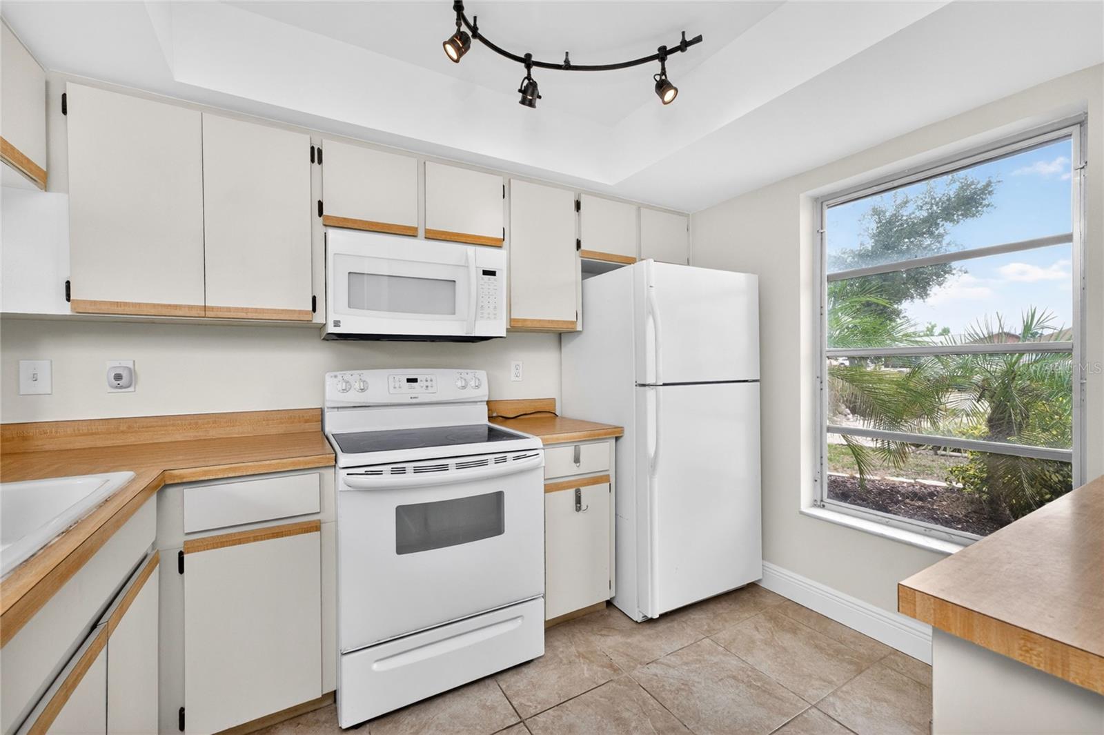 DEER CREEK WOODS - Residential Income