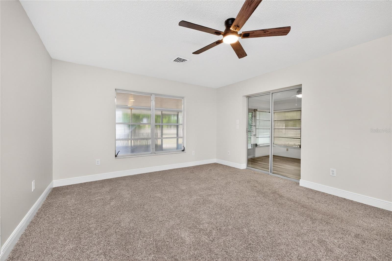 DEER CREEK WOODS - Residential Income