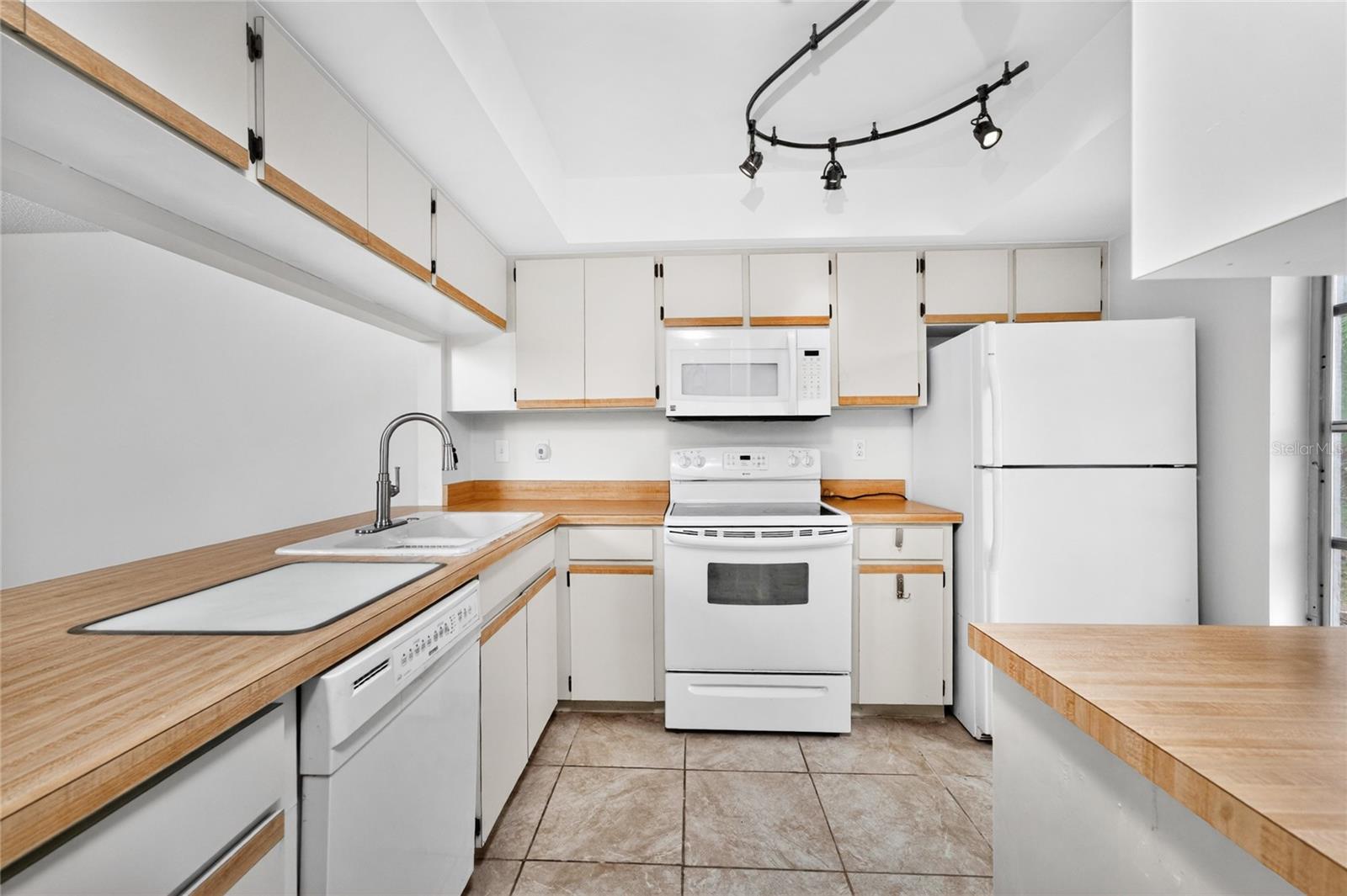 DEER CREEK WOODS - Residential Income