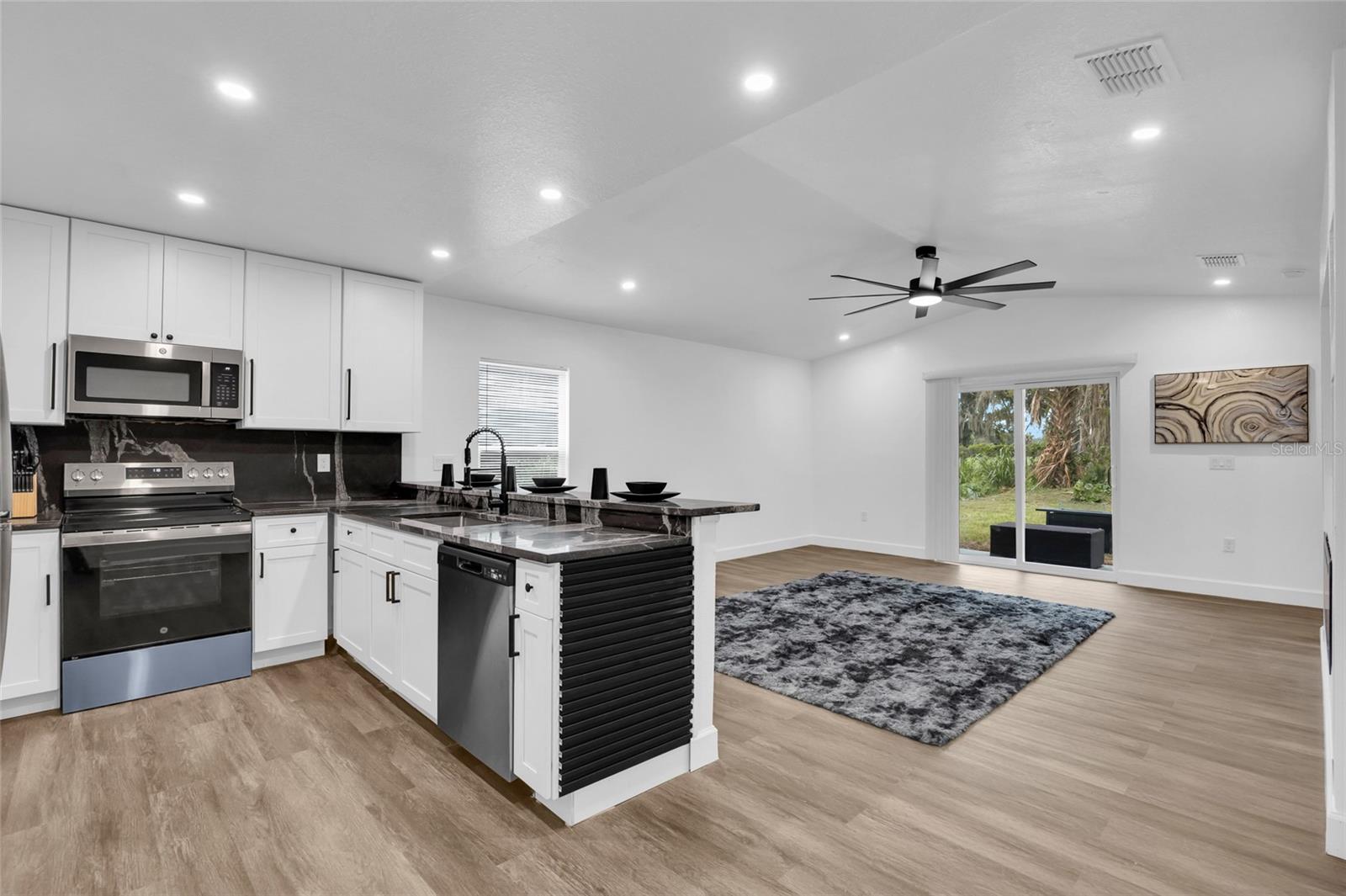 ROSELAND PARK - Residential