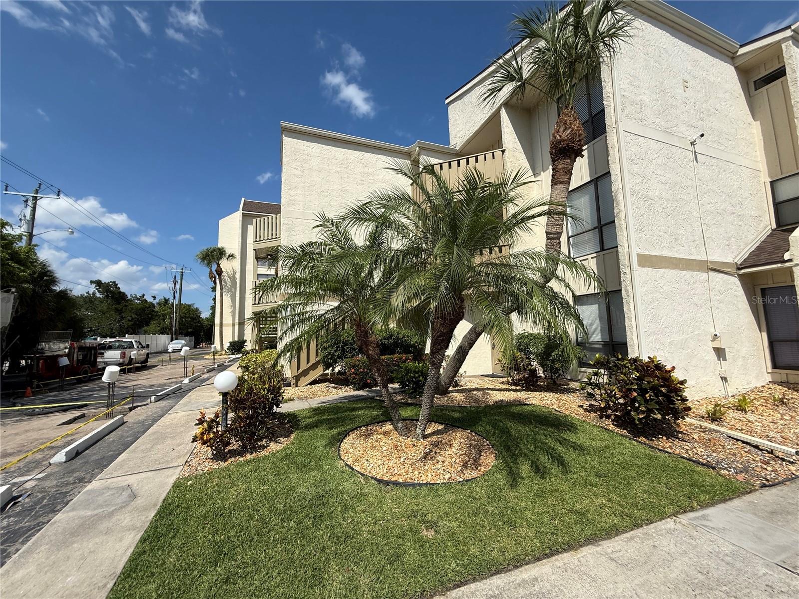 BAY OAKS - Residential