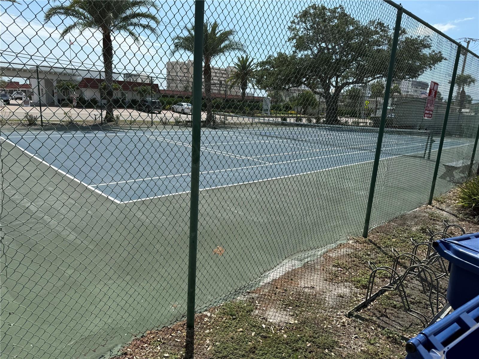 BAY OAKS - Residential