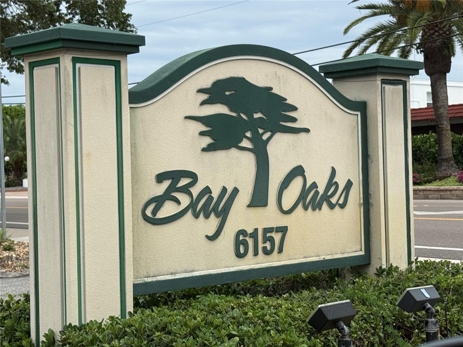 BAY OAKS - Residential