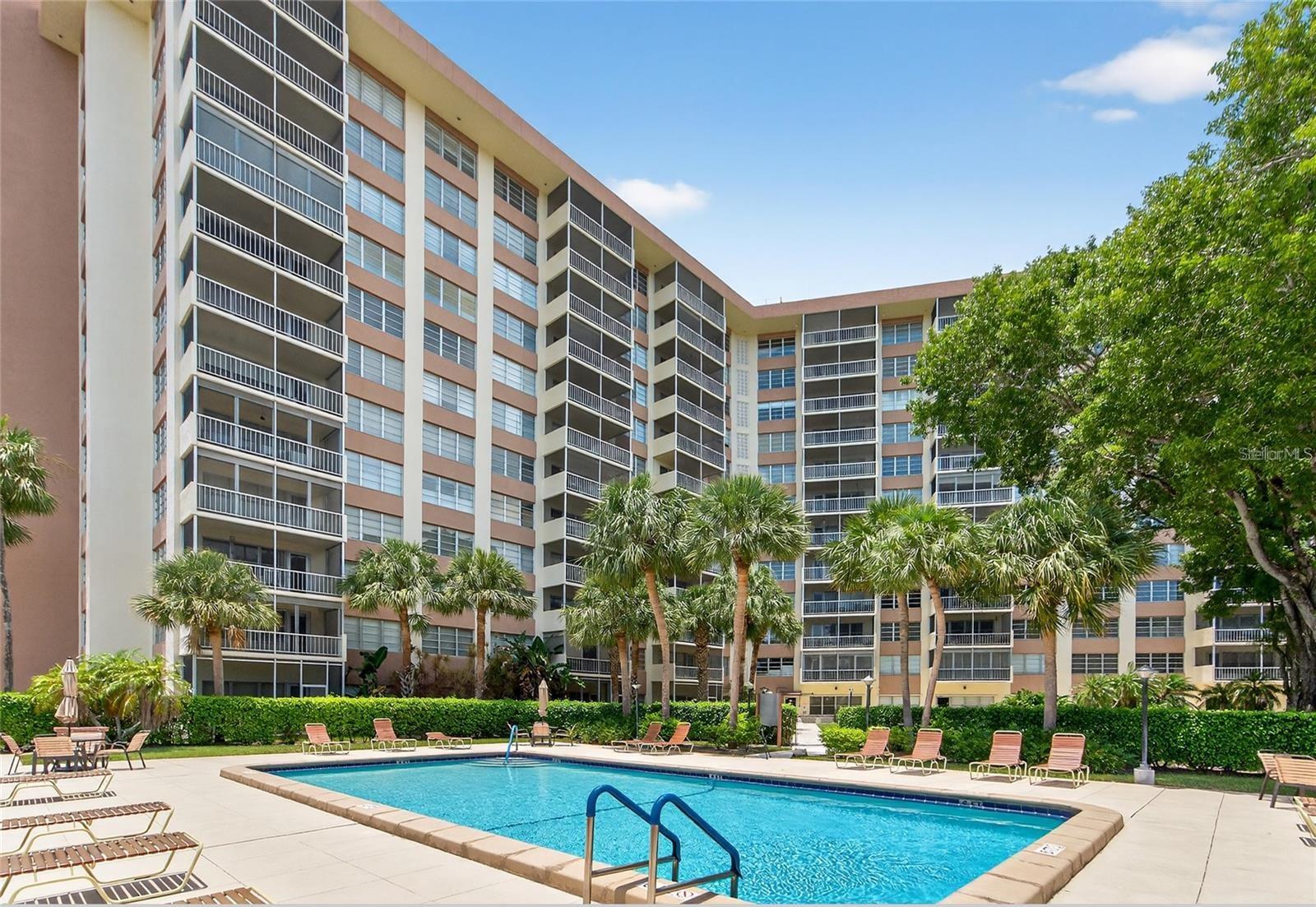 COUNTRY CLUB TOWER OF CORAL - Residential