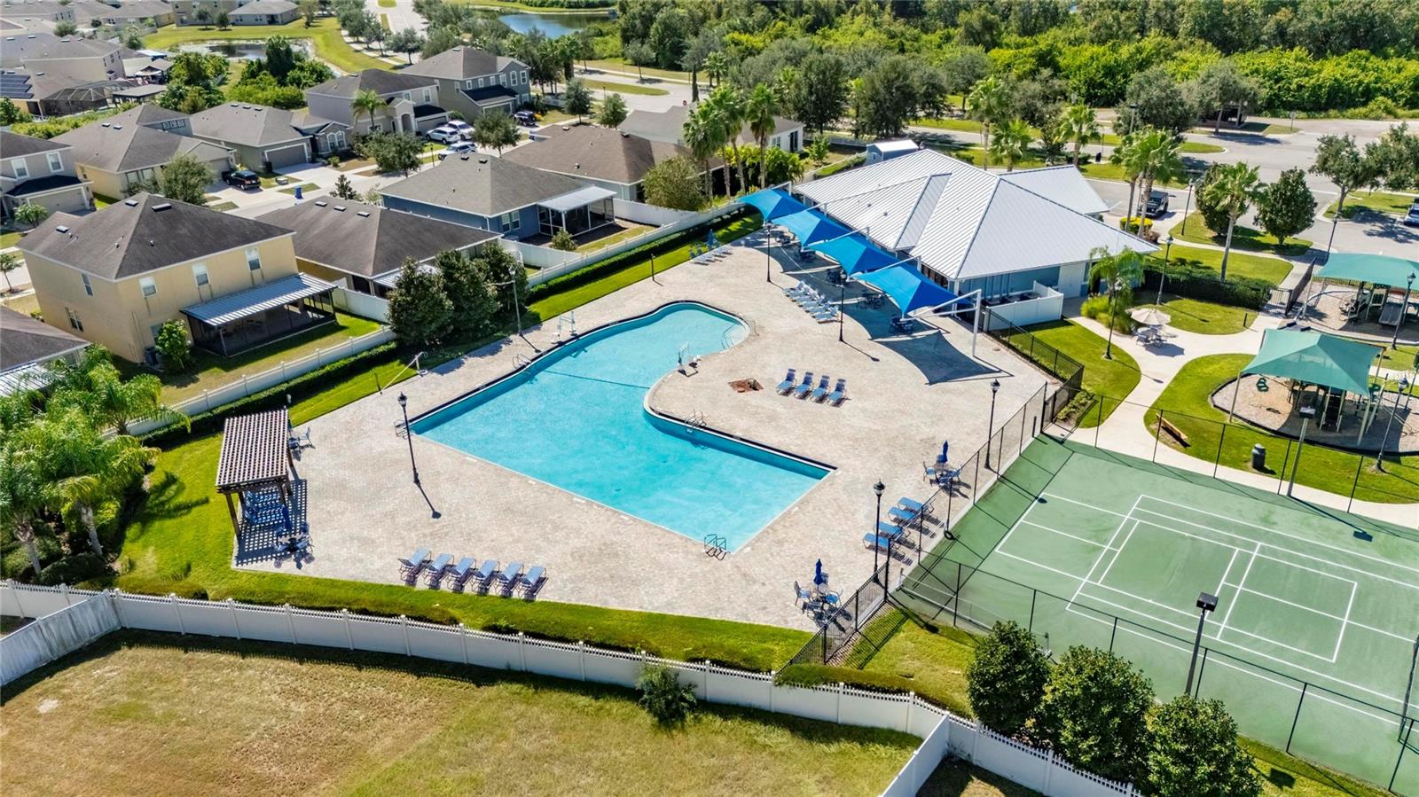 CARRIAGE POINTE PH 1 - Residential