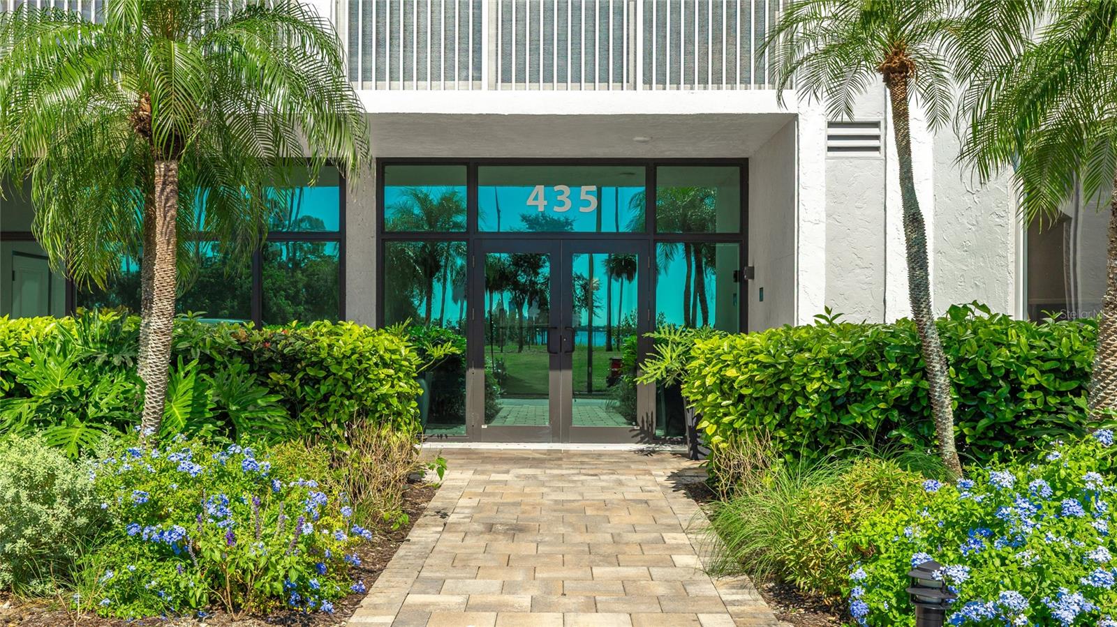 REGENCY HOUSE - Residential
