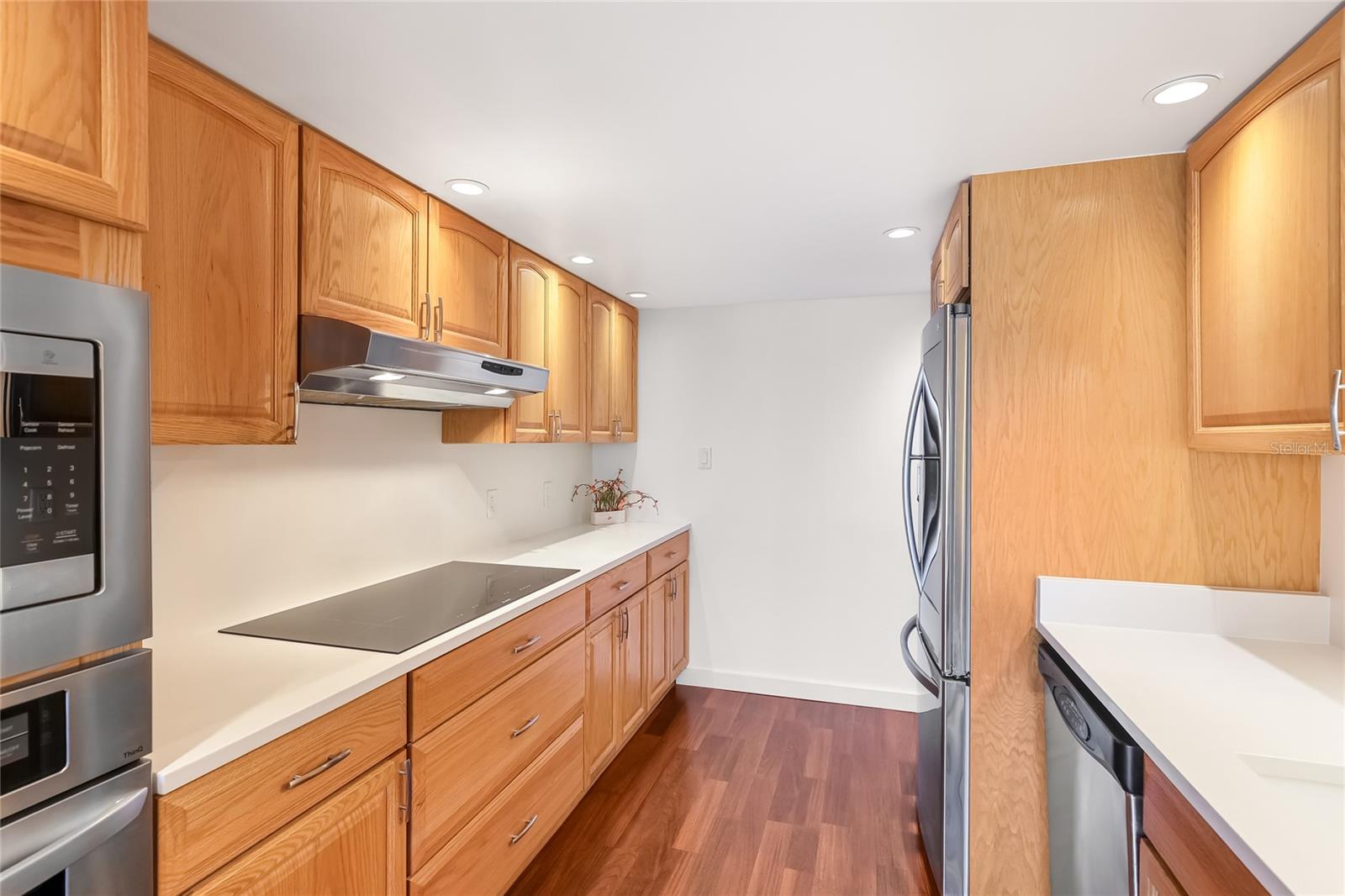 REGENCY HOUSE - Residential