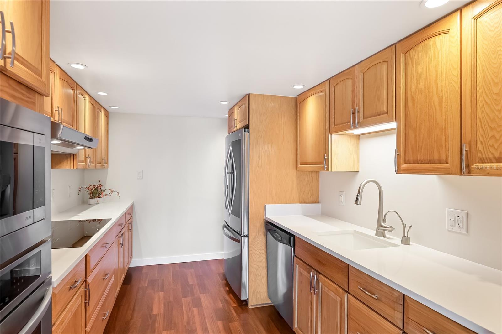 REGENCY HOUSE - Residential