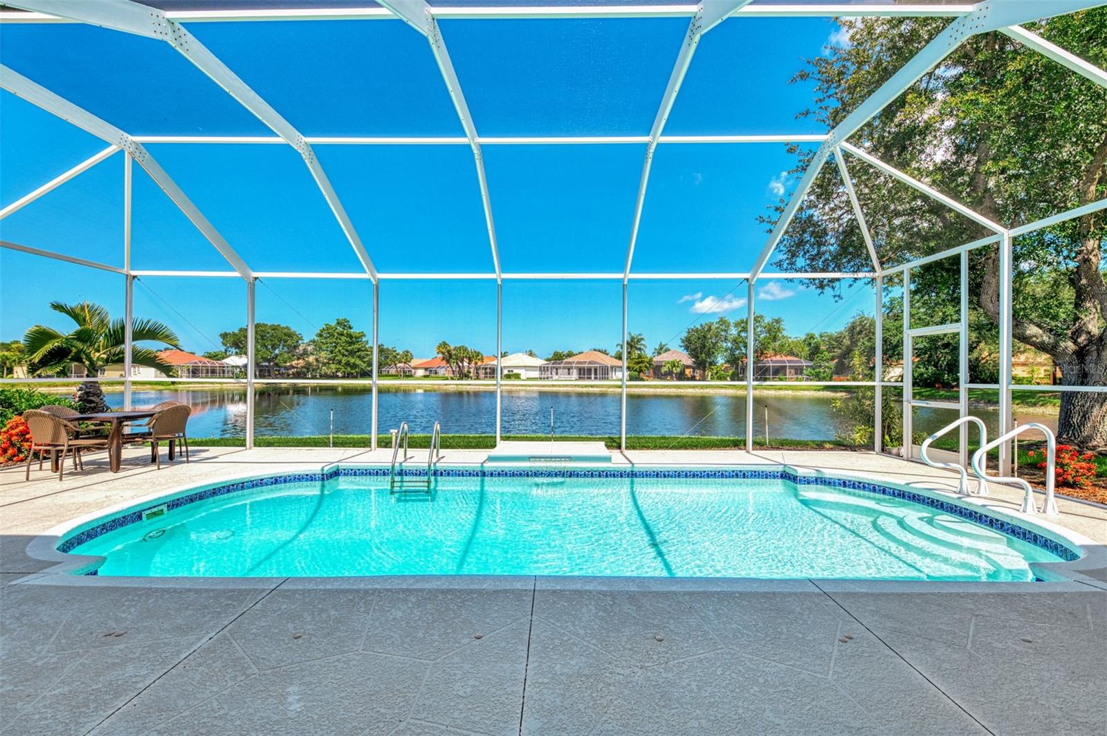 THE HAMPTONS - Residential