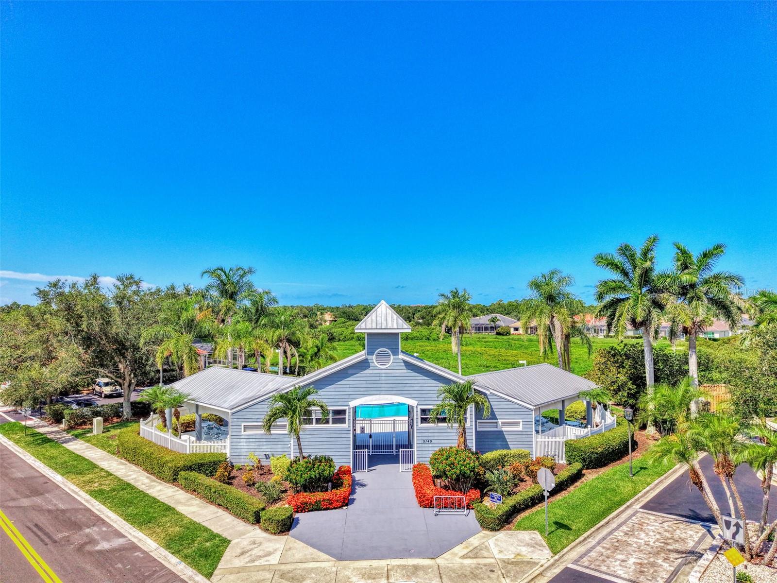 THE HAMPTONS - Residential