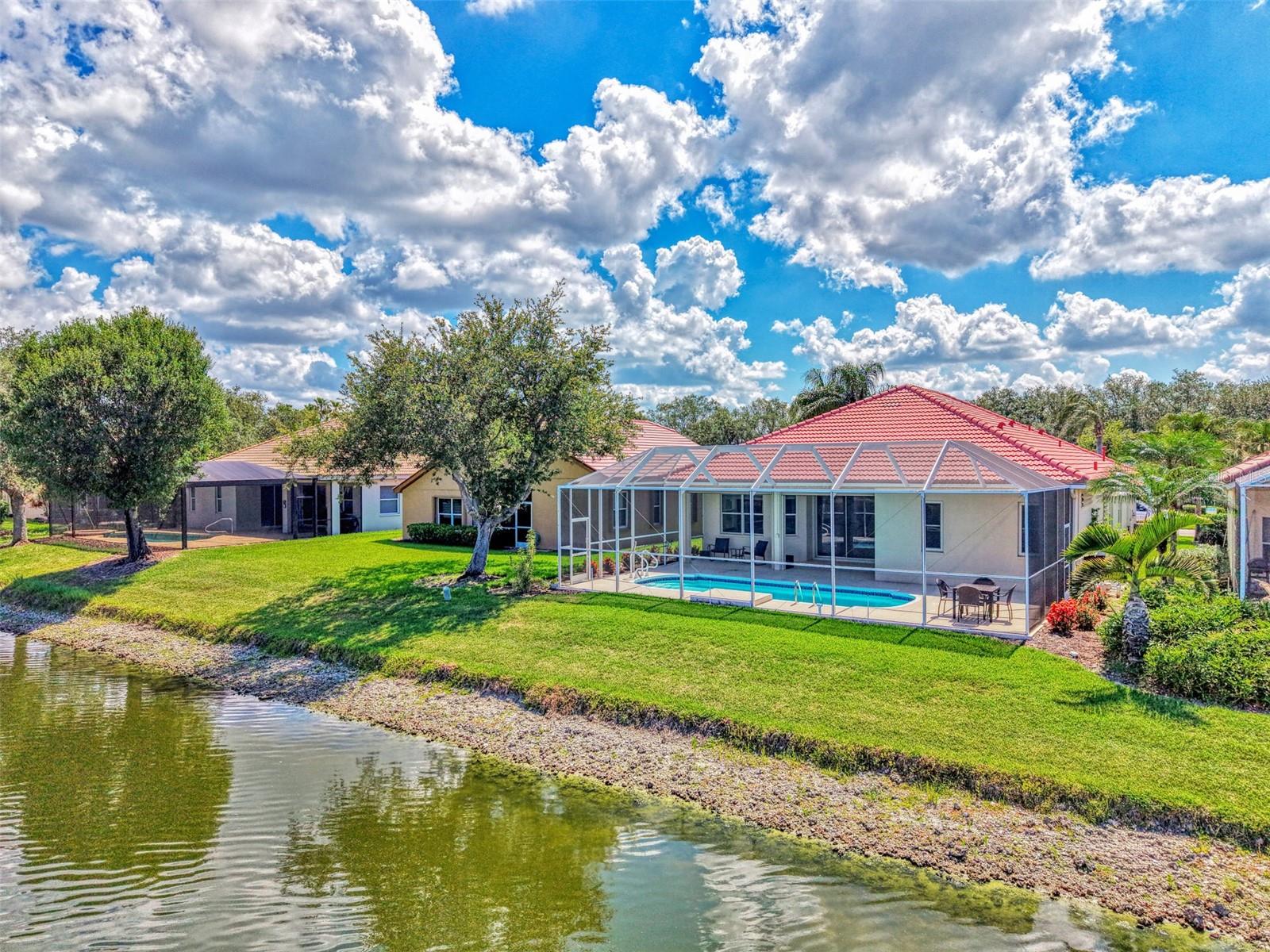 THE HAMPTONS - Residential