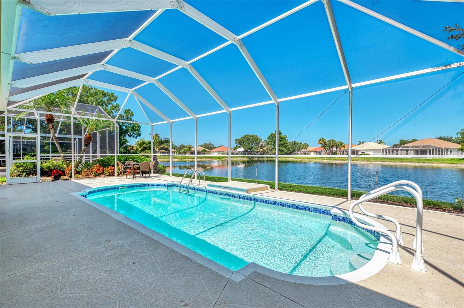 THE HAMPTONS - Residential