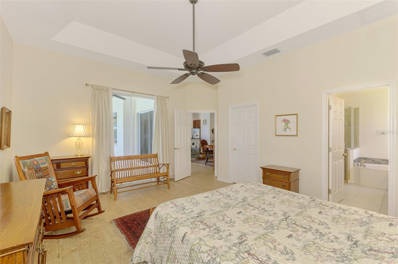 THE HAMPTONS - Residential