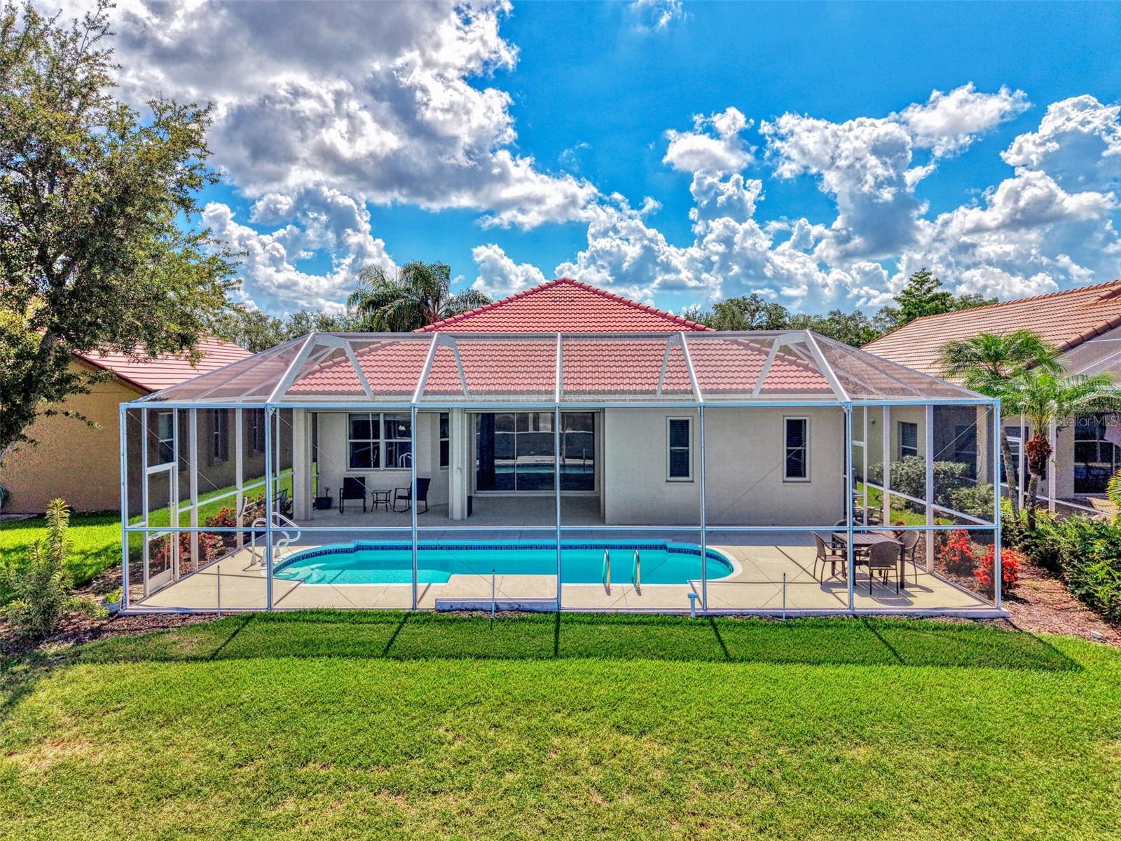 THE HAMPTONS - Residential