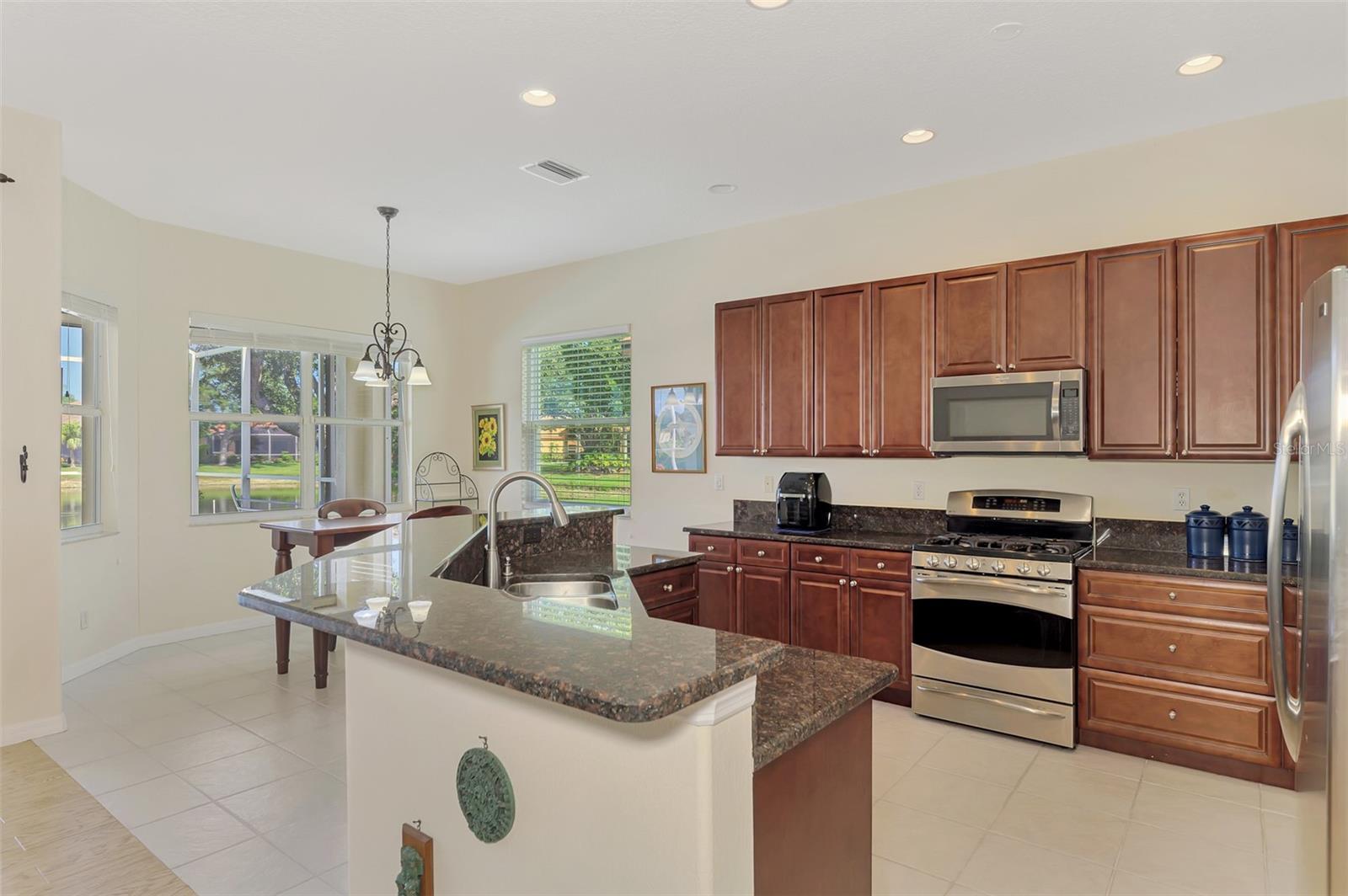 THE HAMPTONS - Residential