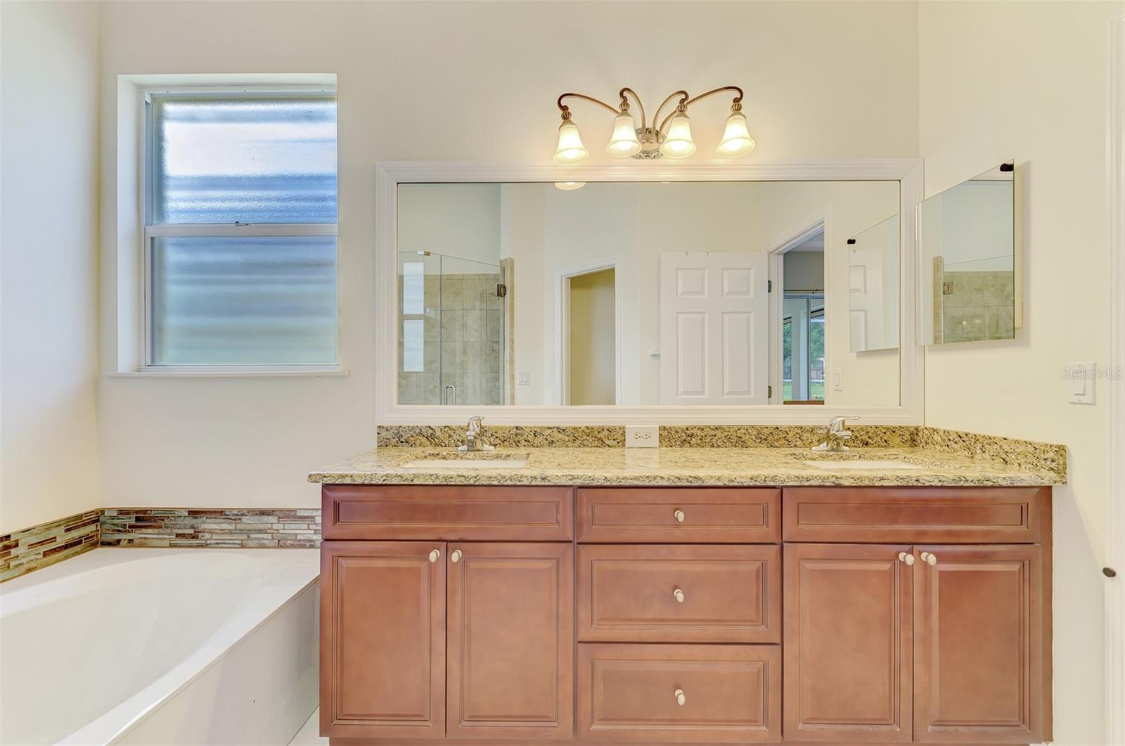 THE HAMPTONS - Residential