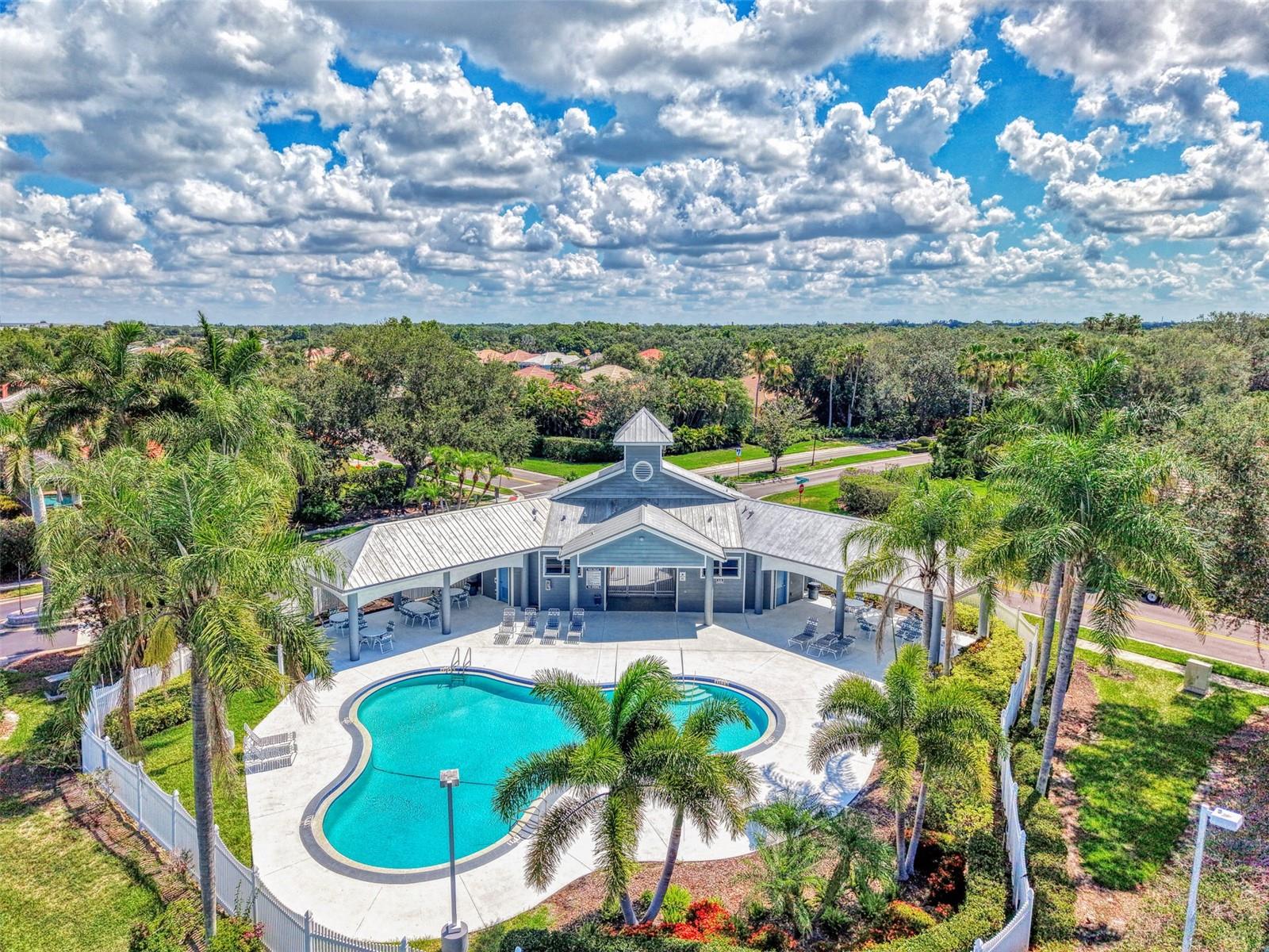 THE HAMPTONS - Residential