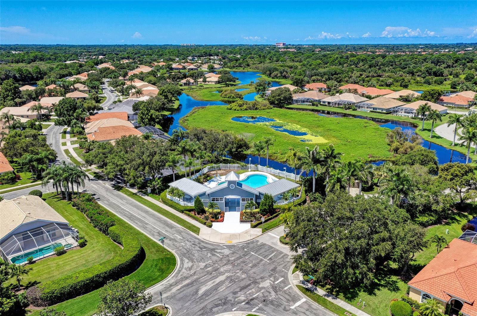 THE HAMPTONS - Residential