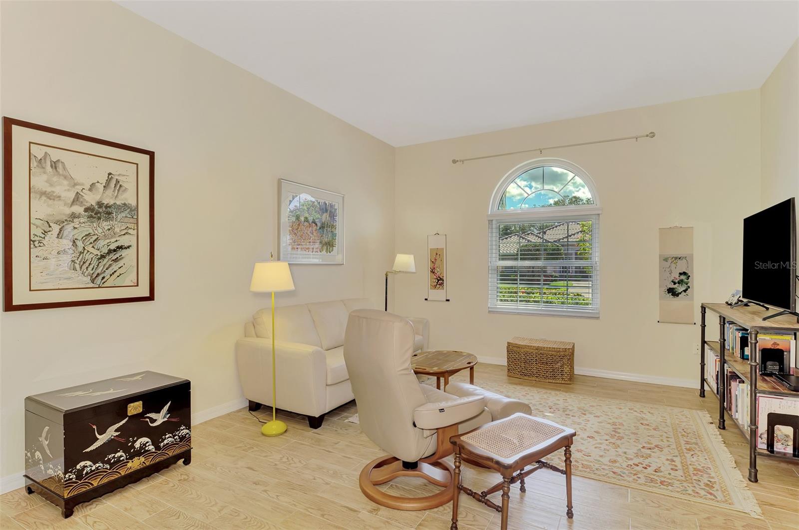THE HAMPTONS - Residential