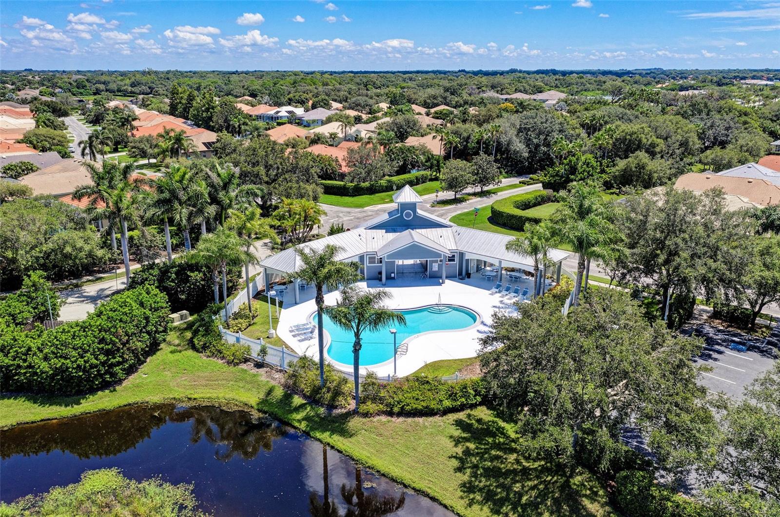 THE HAMPTONS - Residential