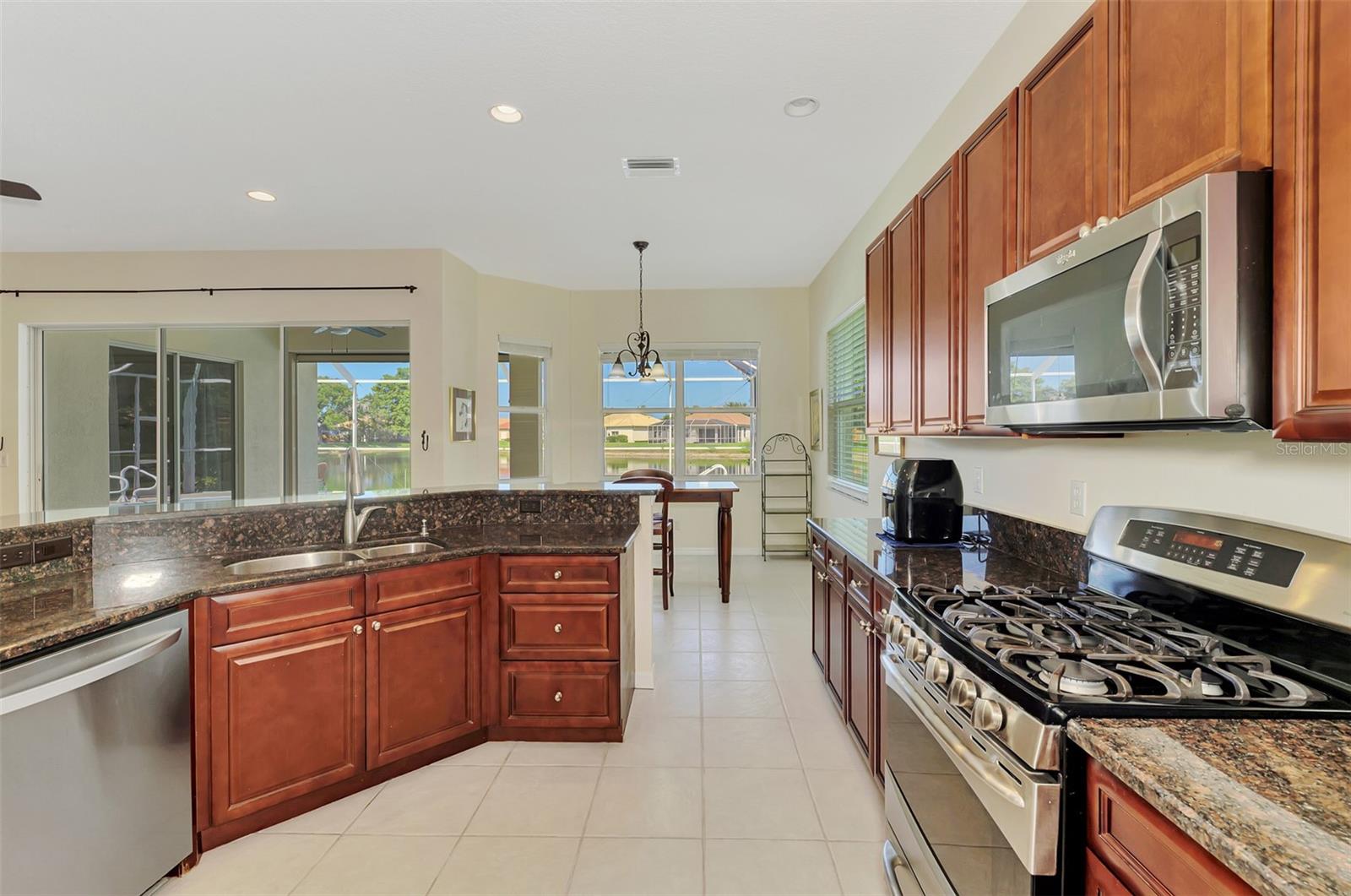 THE HAMPTONS - Residential
