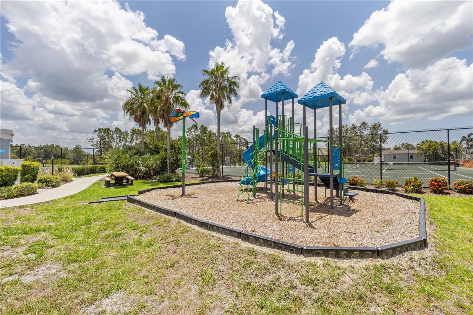 TOWNS AT LAKESIDE - Residential