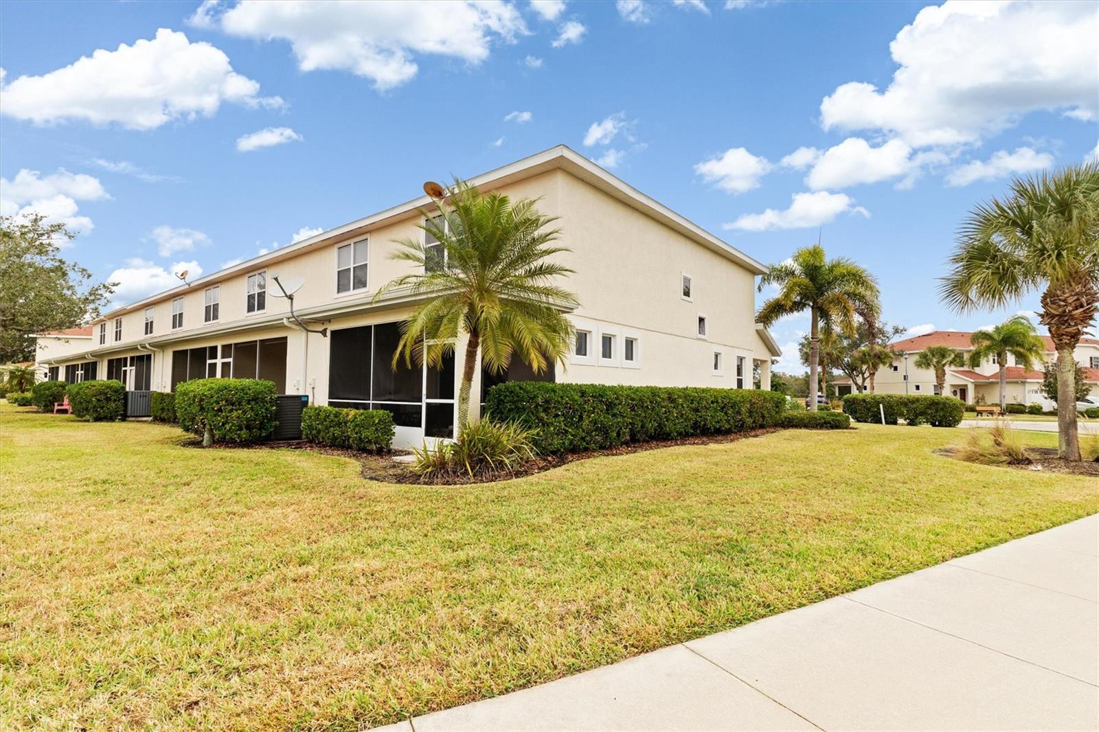 TOWNS AT LAKESIDE - Residential