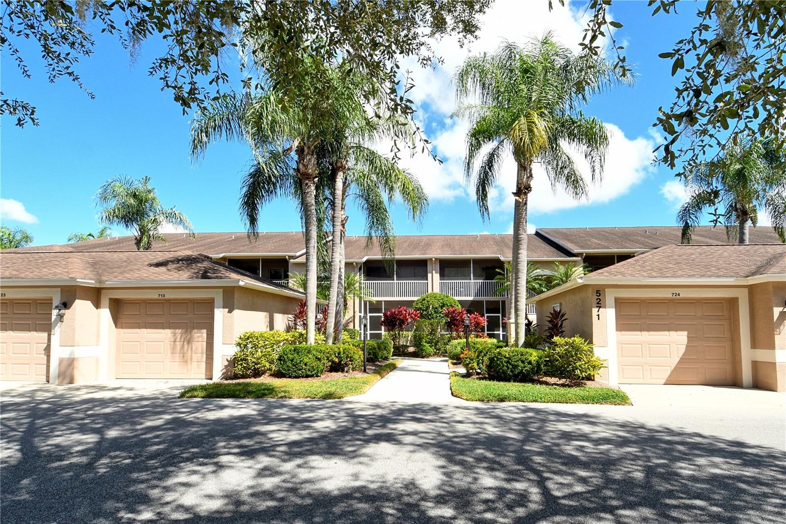 HERITAGE OAKS GOLF & COUNTRY CLUB - Residential
