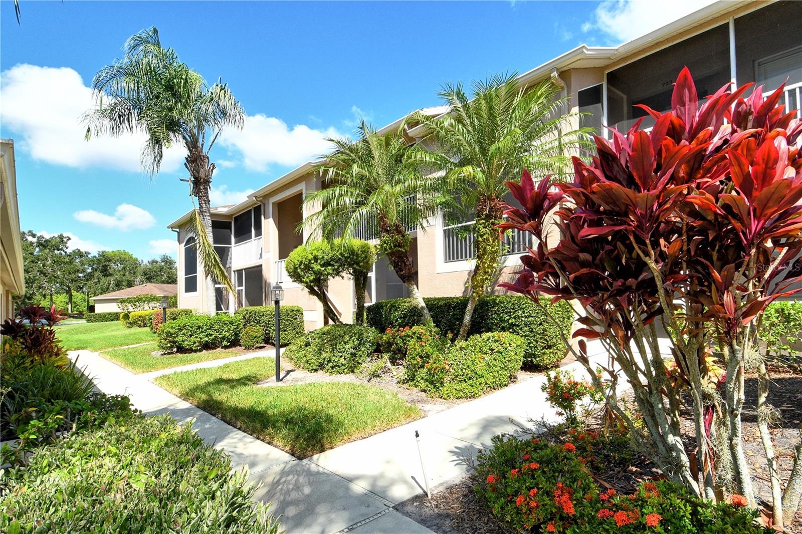 HERITAGE OAKS GOLF & COUNTRY CLUB - Residential