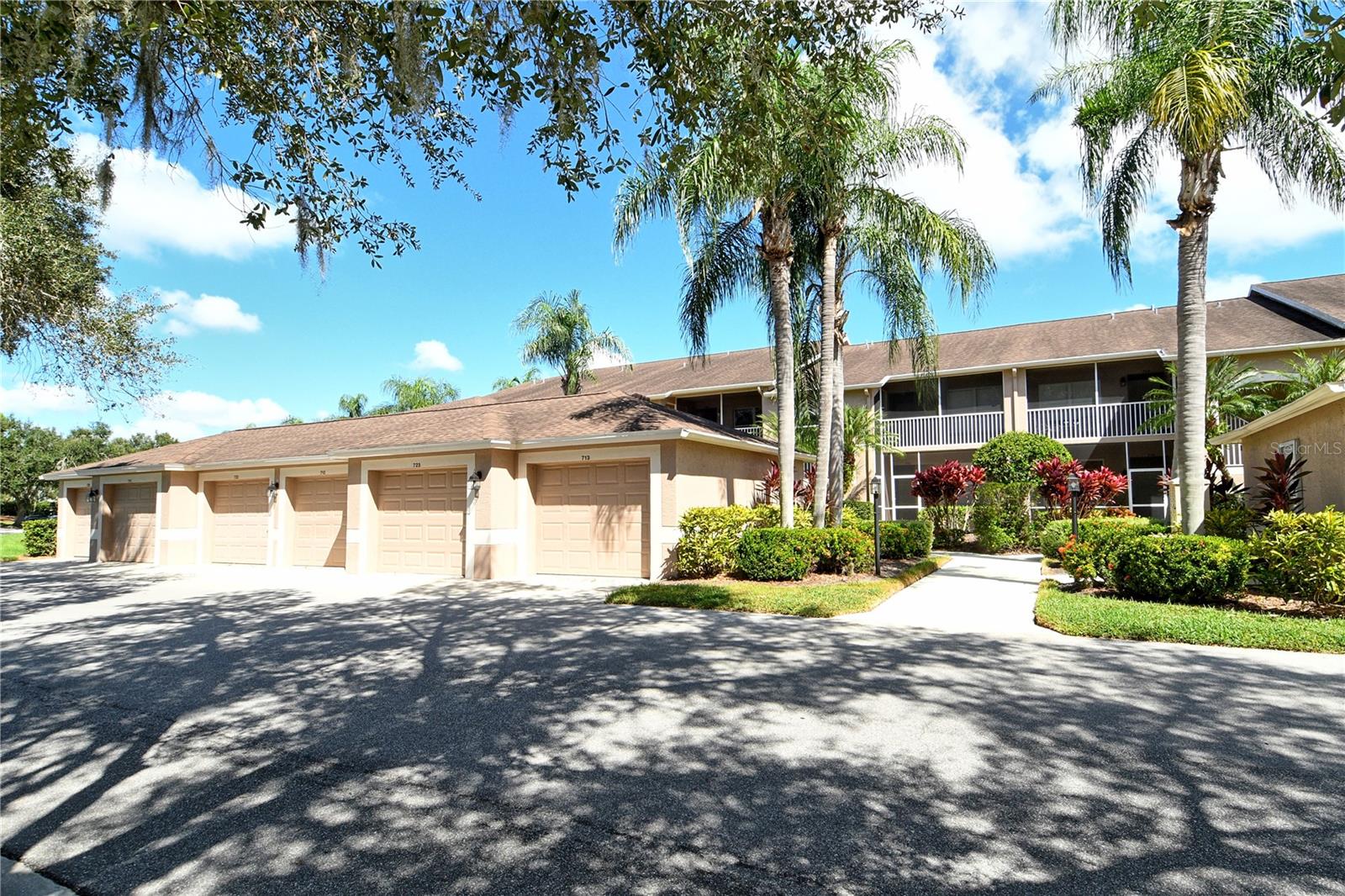 HERITAGE OAKS GOLF & COUNTRY CLUB - Residential