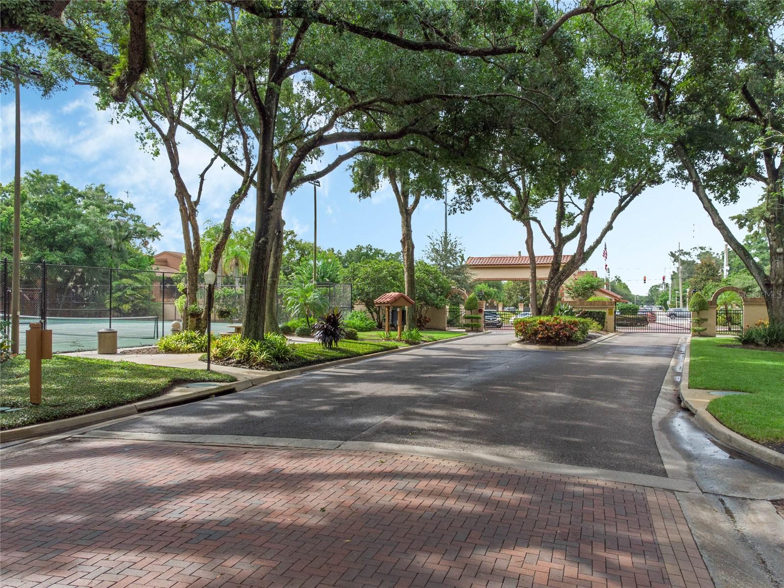 LAKE PINELOCH VILLAGE CONDO 04 - Residential