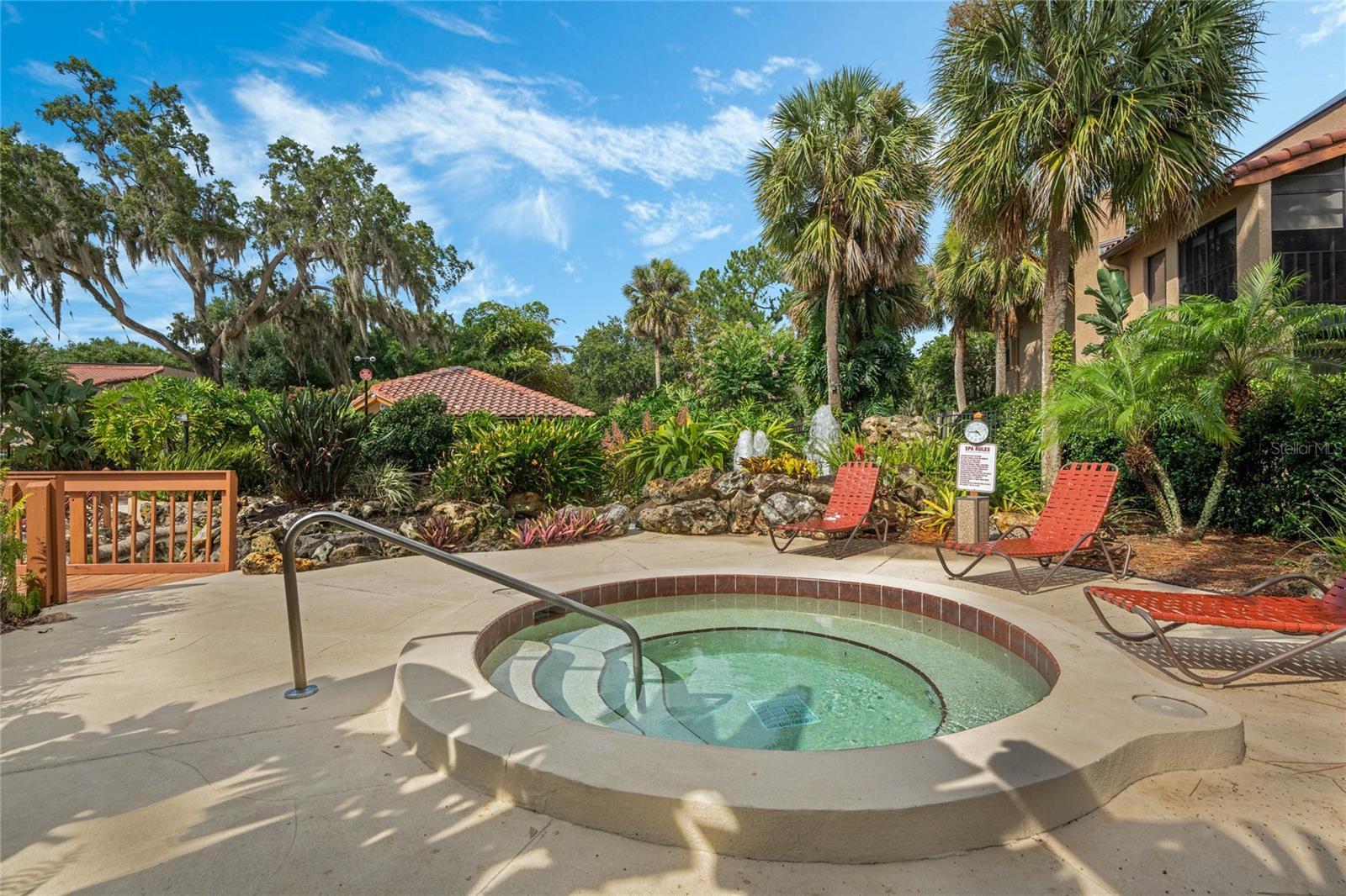 LAKE PINELOCH VILLAGE CONDO 04 - Residential