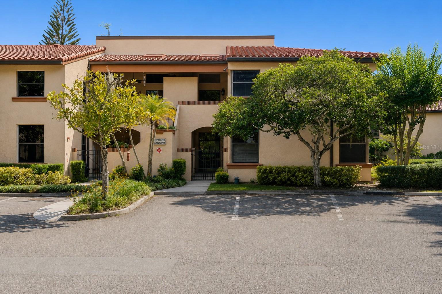 LAKE PINELOCH VILLAGE CONDO 04 - Residential