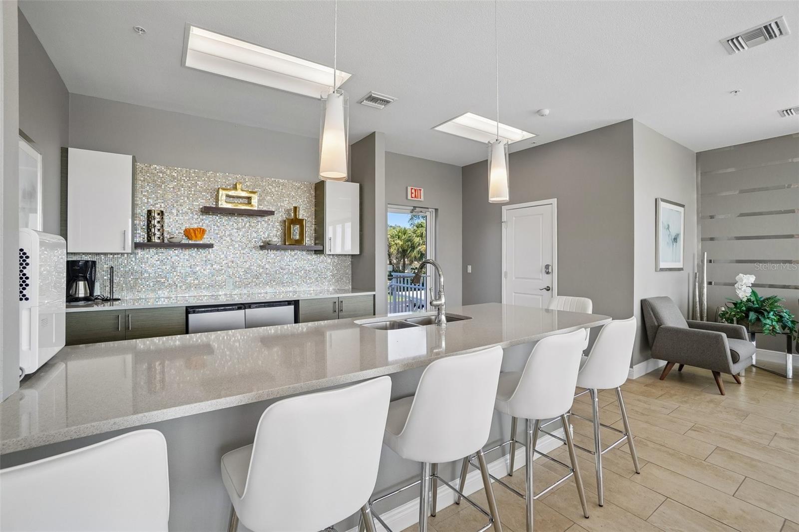 ISLAND WAY TOWERS CONDO - Residential