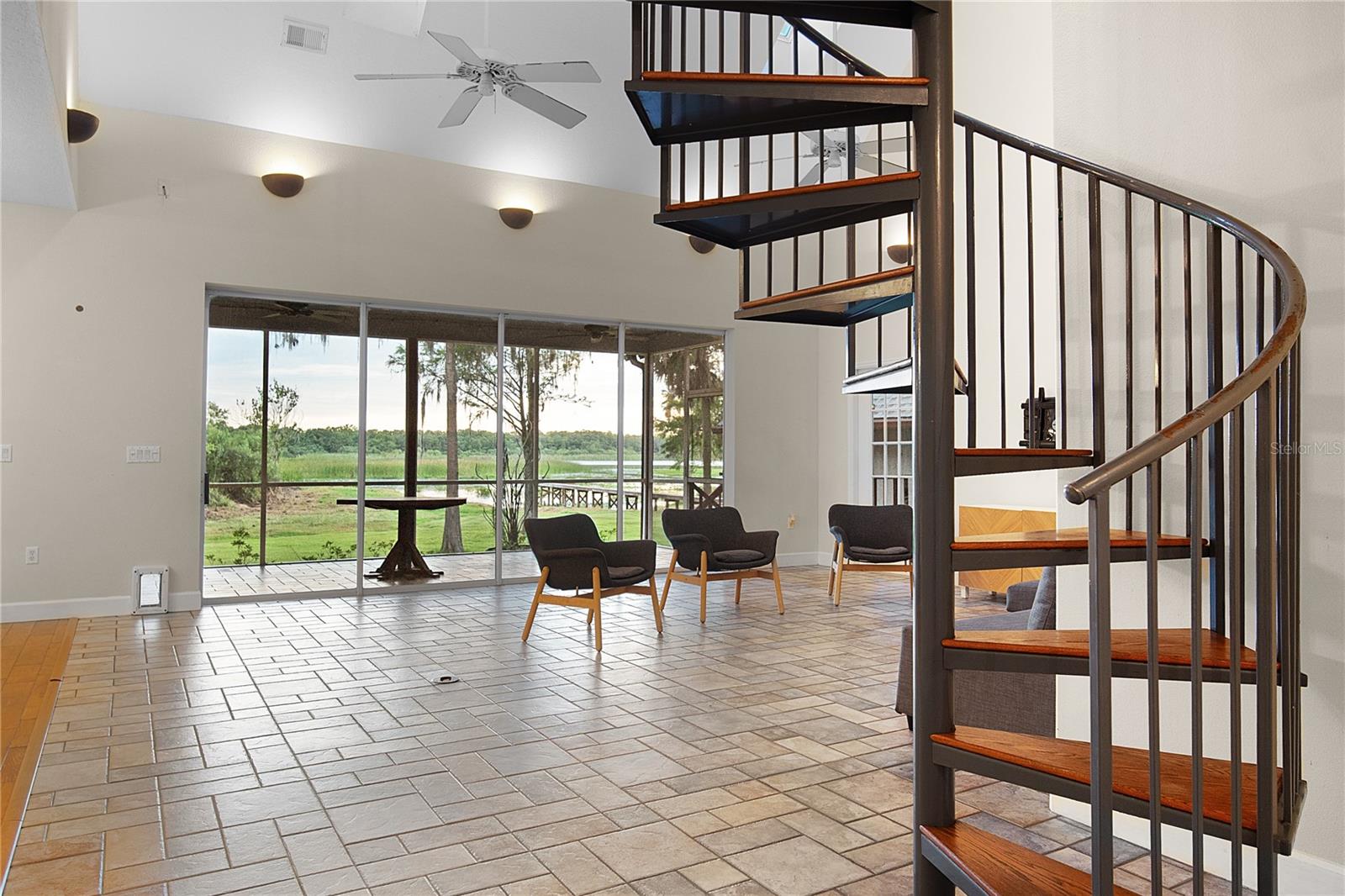 PINE OAKS - Residential
