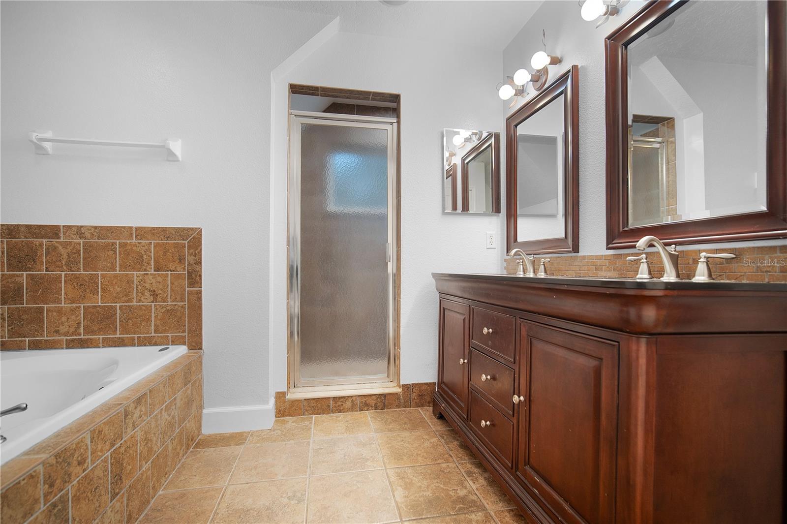 PINE OAKS - Residential