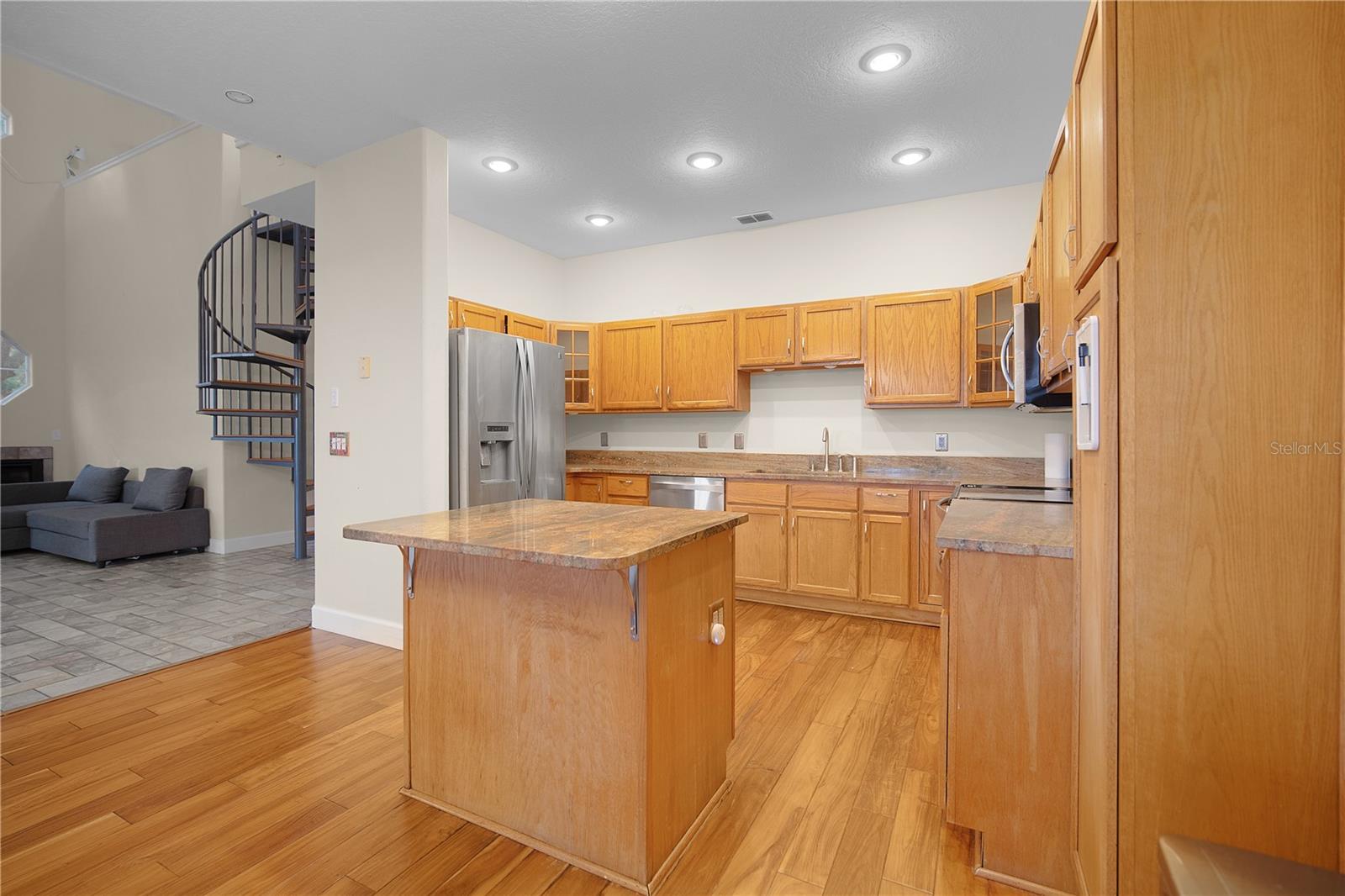 PINE OAKS - Residential