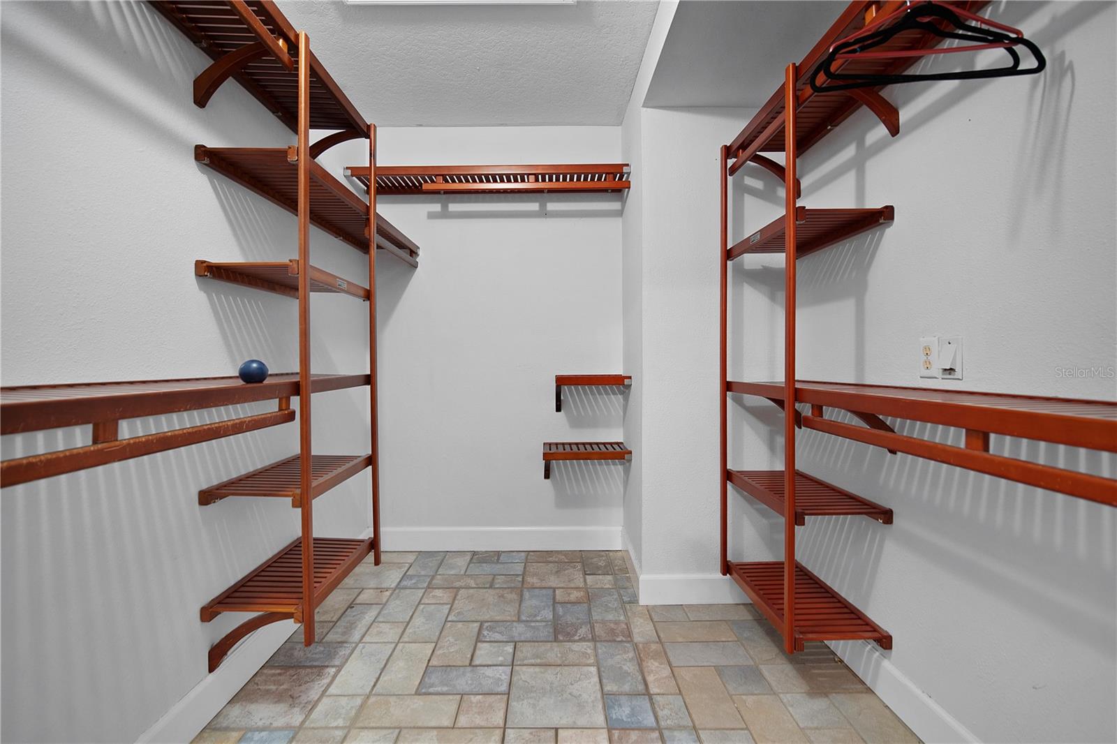 PINE OAKS - Residential