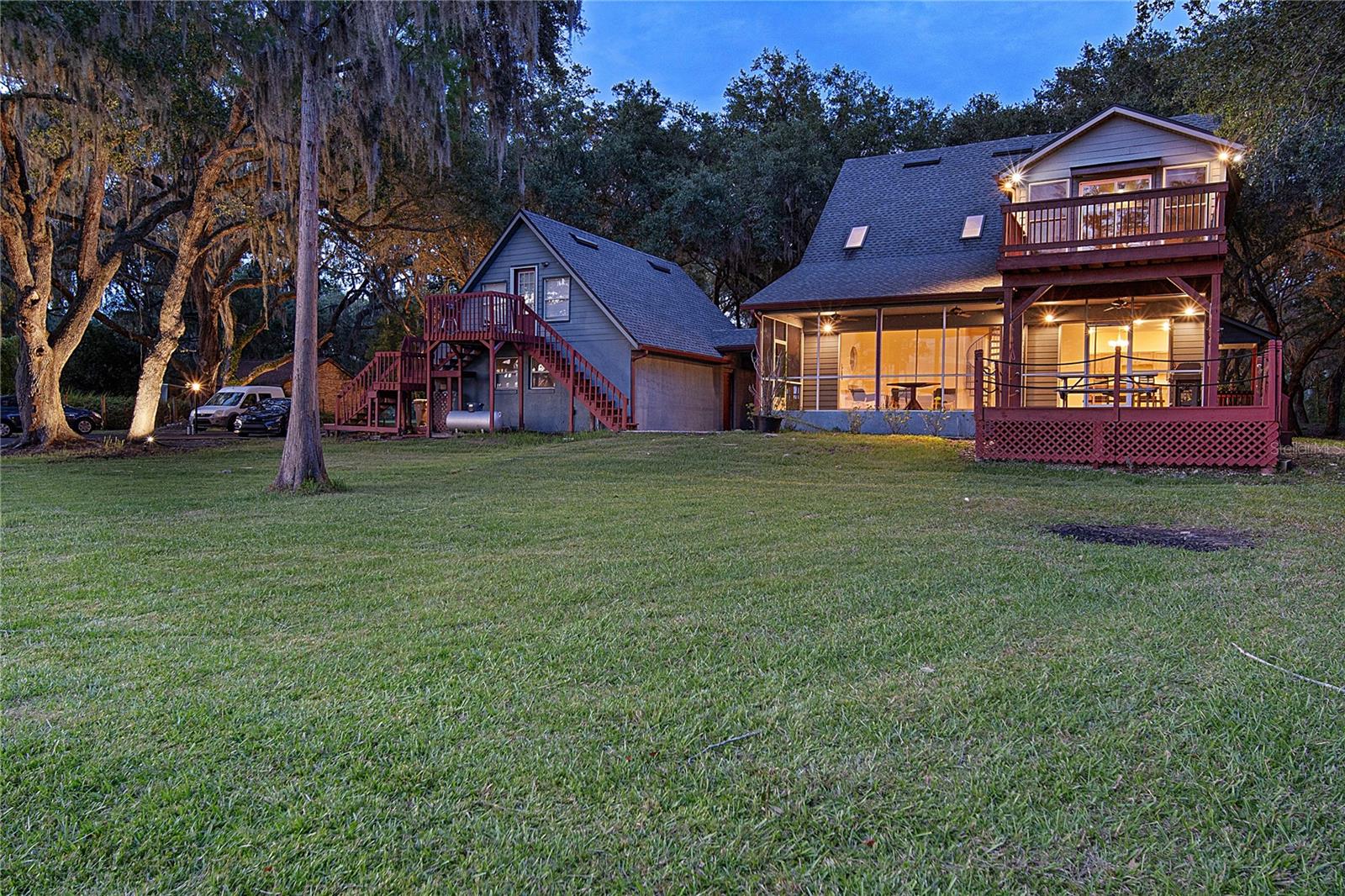 PINE OAKS - Residential