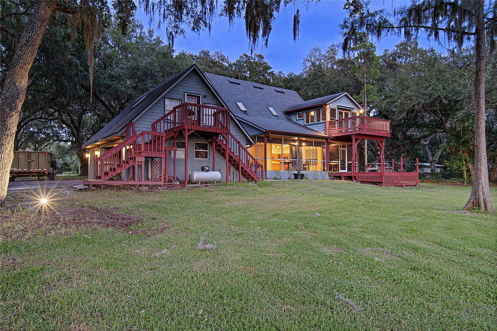 PINE OAKS - Residential